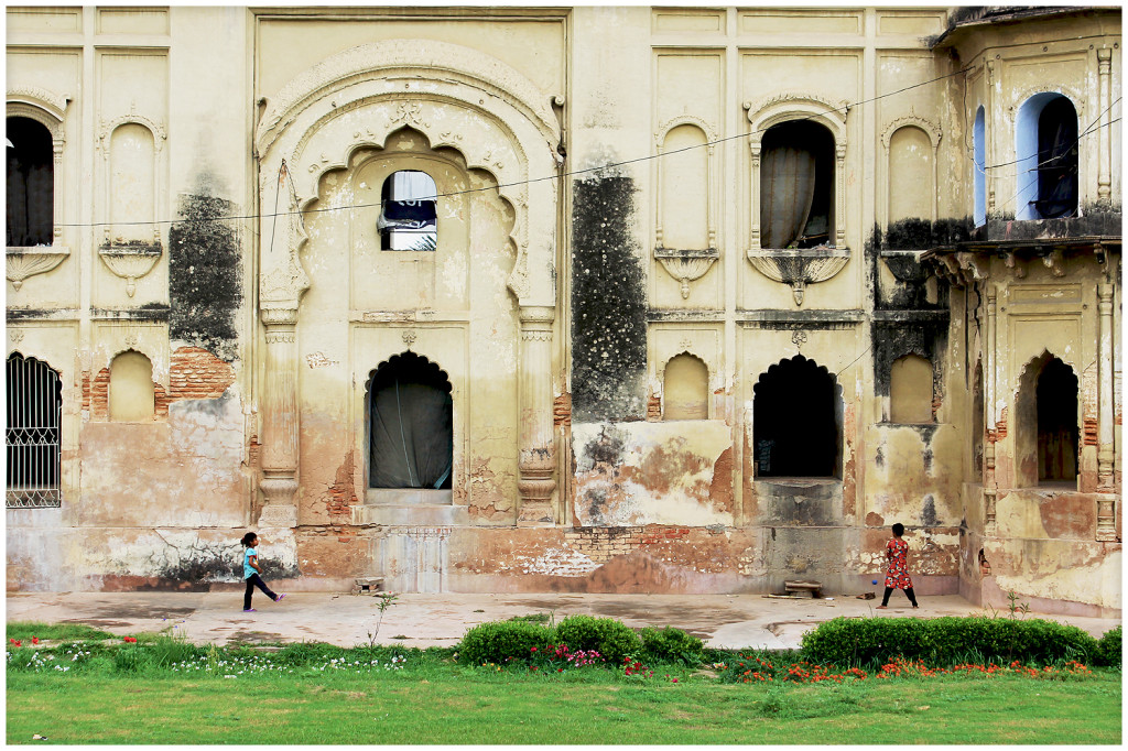 Children playing at the Bara Imambara.